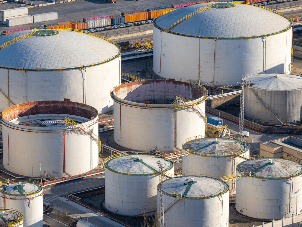 Solutions aux déversements d’hydrocarbures industriels : Un guide complet
